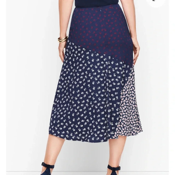๐ค Beautiful Talbots Pieced Floral Midi Skirt๐ค - Picture 2 of 9